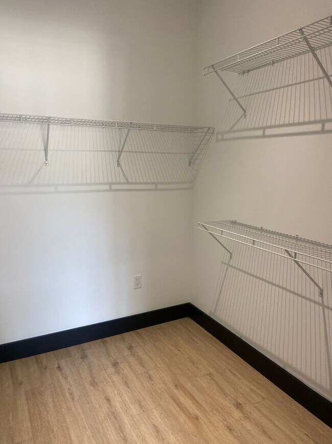 Building Photo - Fantastic one bedroom with balcony at Watermark in Easton