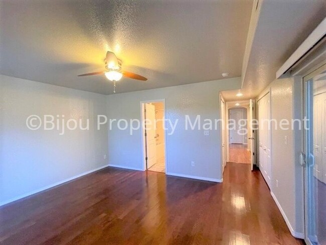Building Photo - 6735 Delmonico Dr