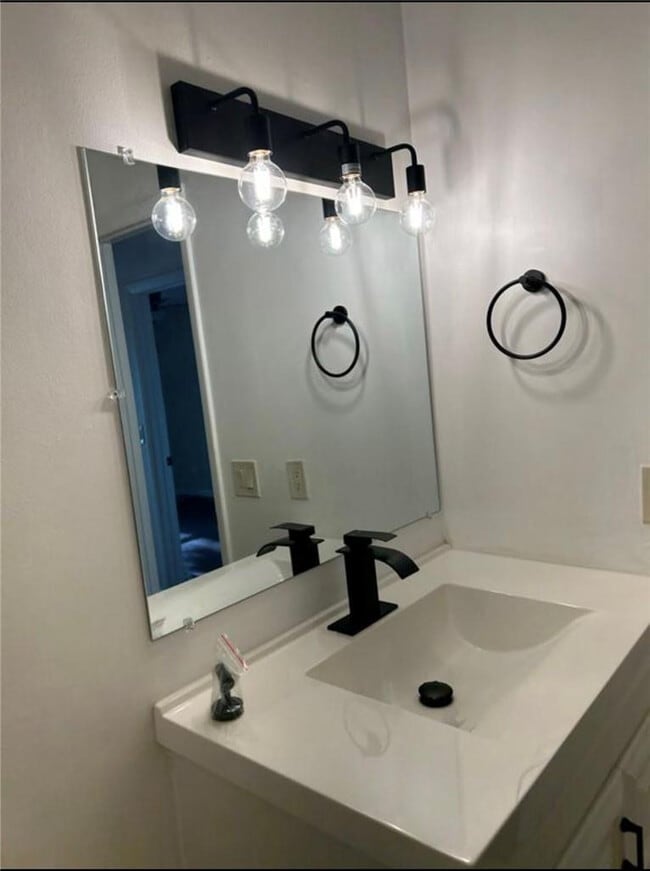 Building Photo - 2801 N 34th Ave