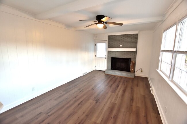 Building Photo - 205 S Mayo St