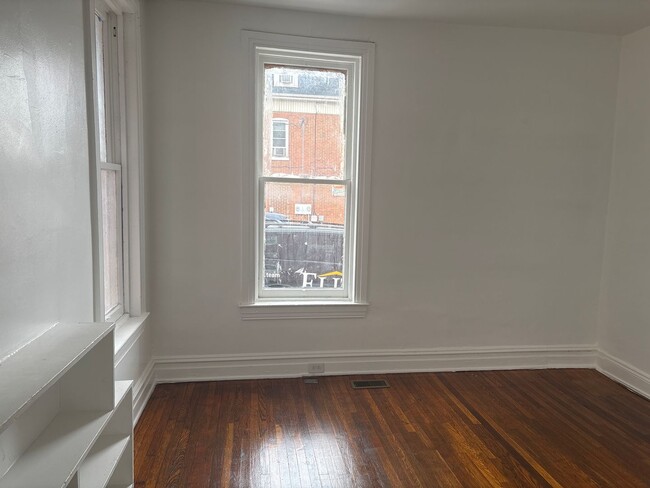 Building Photo - 1st Floor 2 Bedroom Apartment Near York College-York City SD