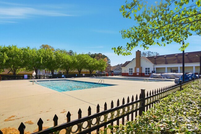 Building Photo - 17122 Red Feather Dr