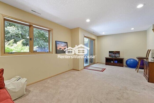 Building Photo - Available 12/1 - Beautiful Minnetonka Town...