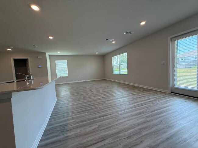 Building Photo - 2800 Tallgrass Ct