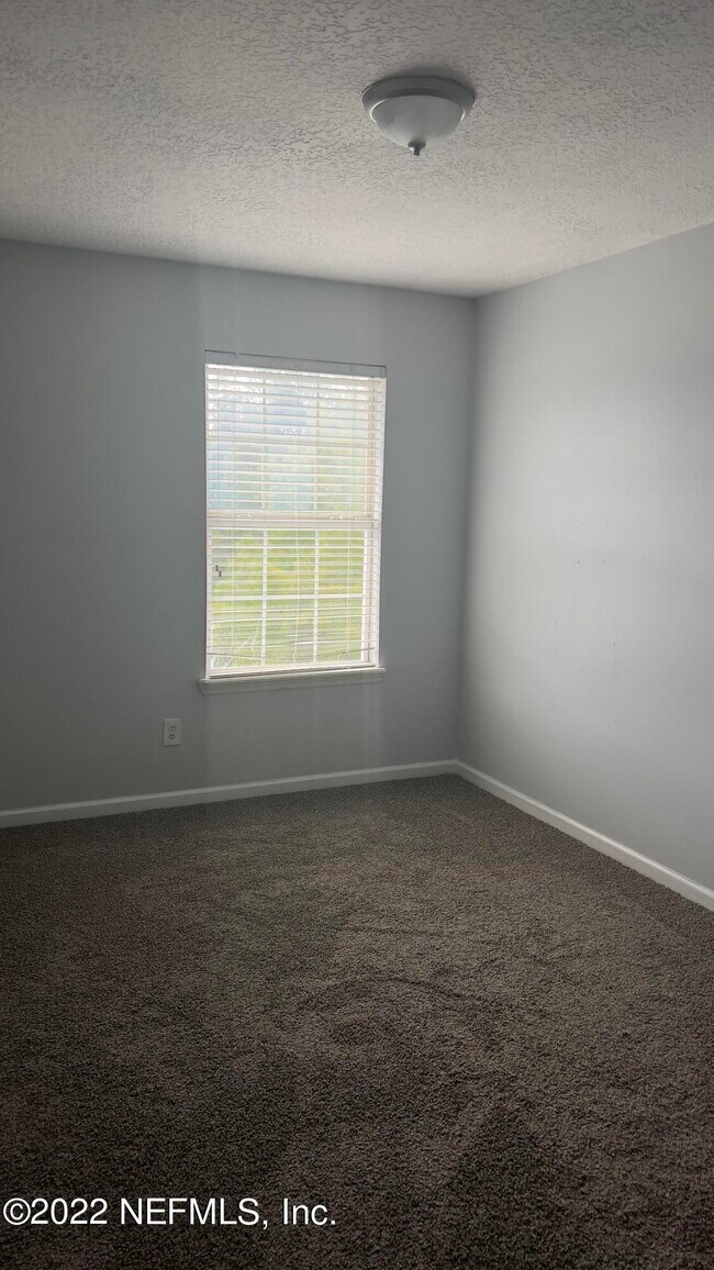 Building Photo - 3945 Buckthorne Dr