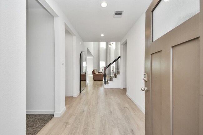 Building Photo - 30119 Gallatin River Ln