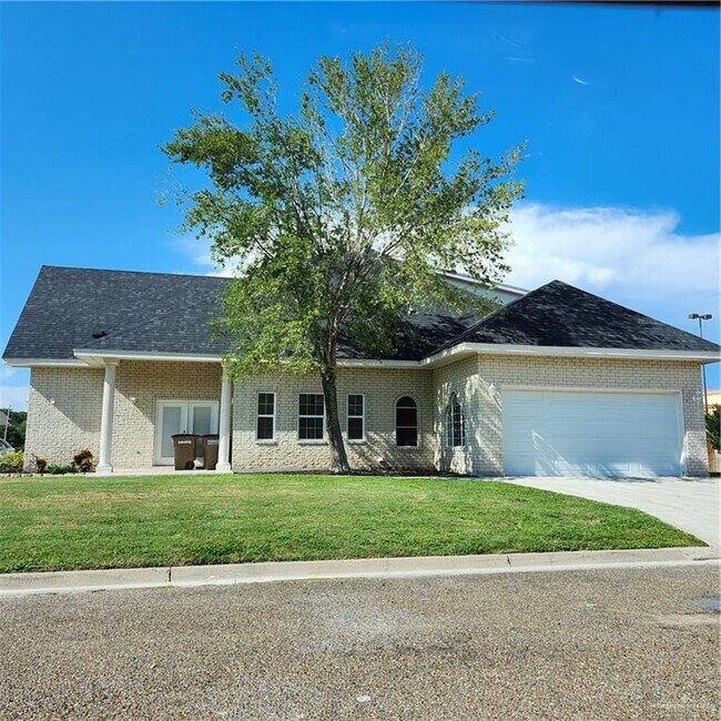 Primary Photo - 2914 Chateau St