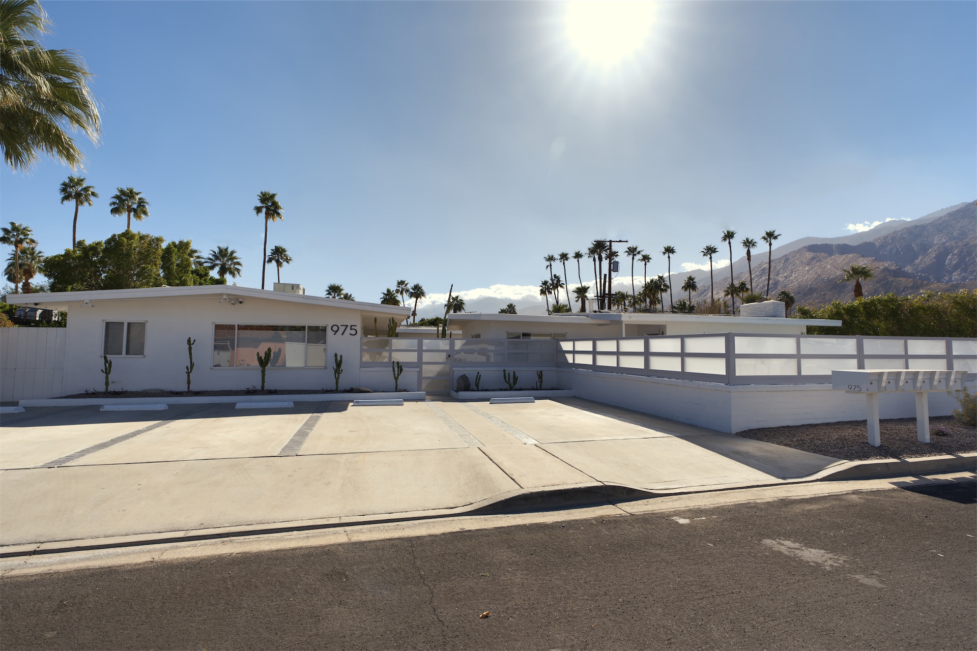 Building Photo - 975 E Camino Parocela