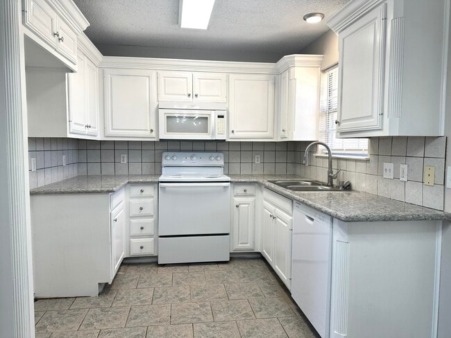 Building Photo - 6706 4th St