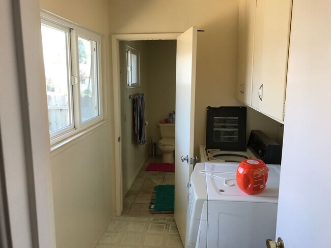 Building Photo - Beautiful 3-Bedroom, 2 bath home!