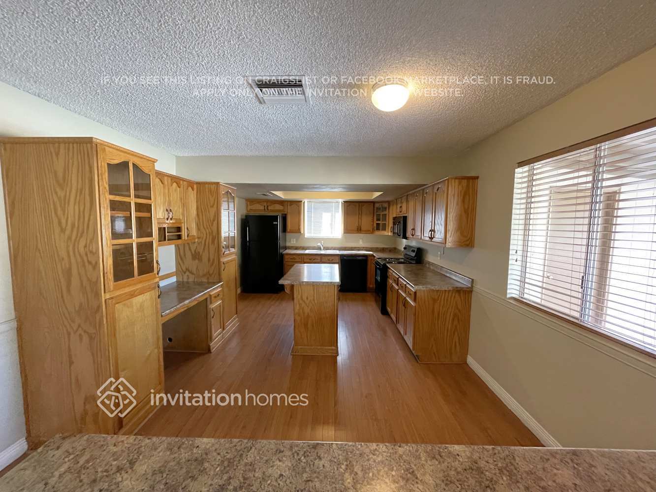 Building Photo - 626 E Via Elena St