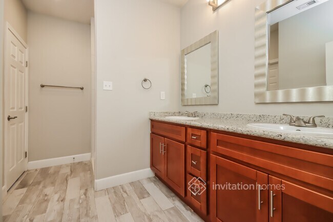 Building Photo - 321 Springwood Dr