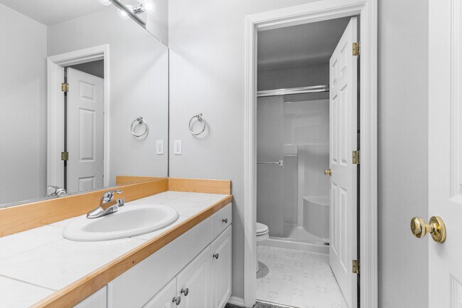 Building Photo - 2851 Cleveland Ave NW