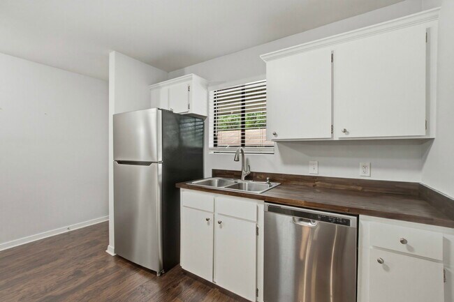 Building Photo - 2741 Jobee Dr