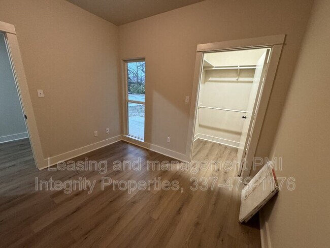 Building Photo - 136 Greentree Dr