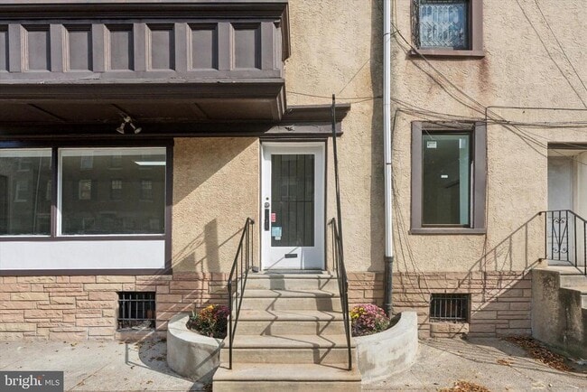 Primary Photo - 1538 Pine St