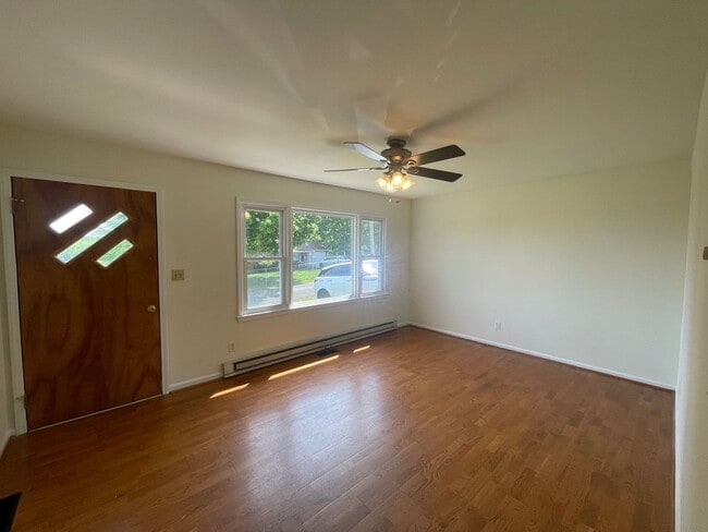 Building Photo - Dublin, 3 BR / 1 BA Available 11/17