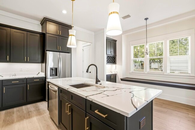 Building Photo - 4056 Biltmore Ave