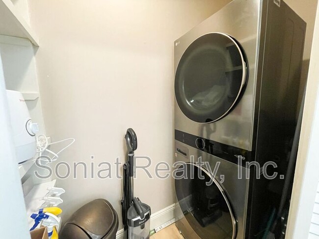 Building Photo - 936 Conti St