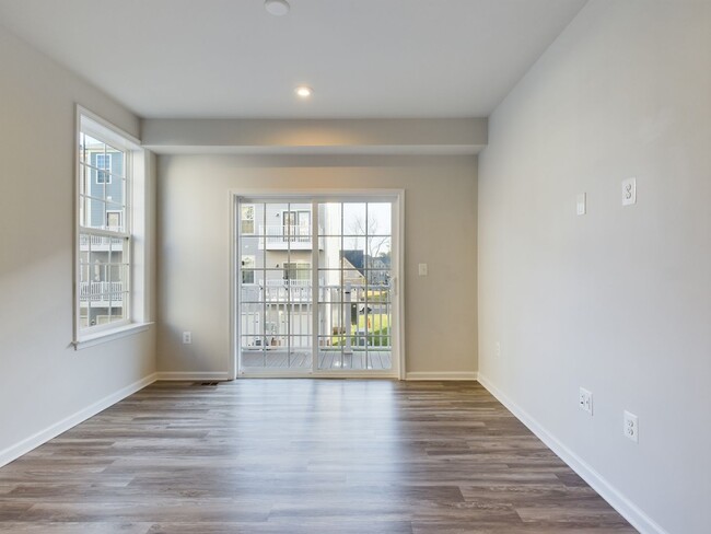 Building Photo - Stunning, Bright 2 Bedrooms  2 1/2 Bathroo...