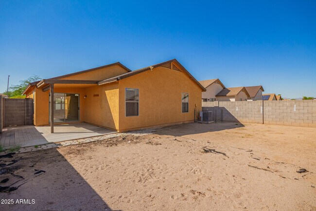 Building Photo - 11602 W Bloomfield Rd