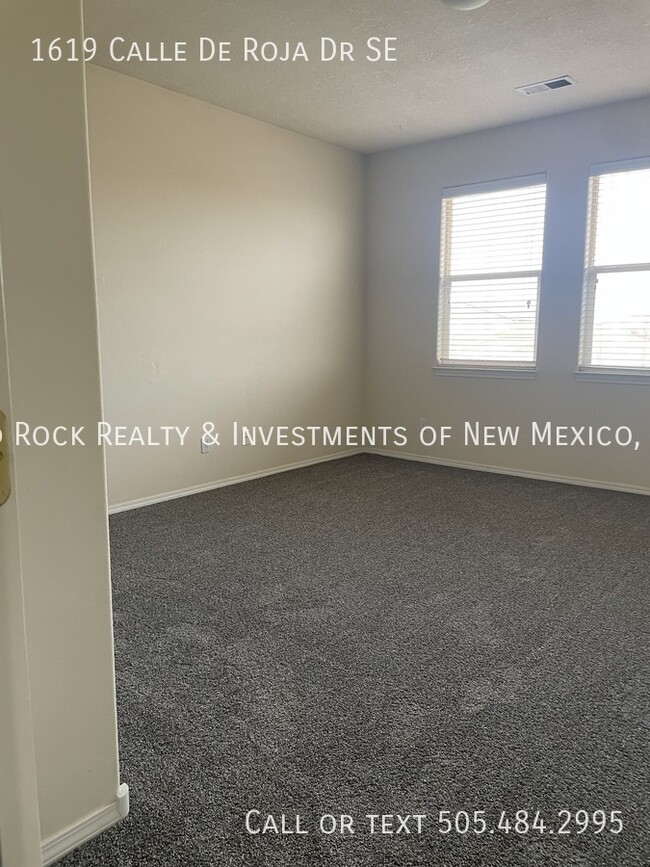 Building Photo - Spacious 4 BR plus loft in Cabezon!