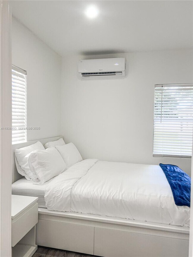 Building Photo - 4139 NW 23rd Ave