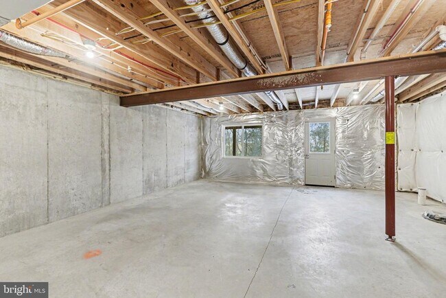 Building Photo - 8110 Kelly Dr