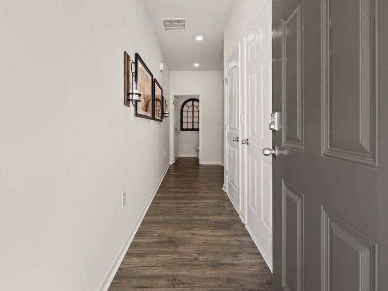 Building Photo - 487 Stoneybrook Dr