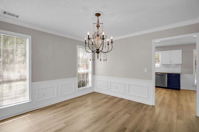 Building Photo - Stunning 4-bed Home in Hinesville With Two...
