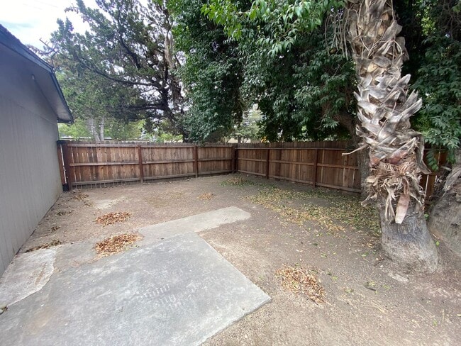 Building Photo - NE Visalia home coming soon!