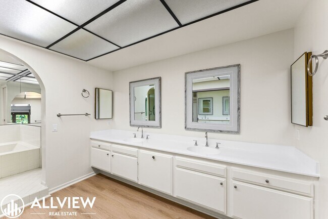 Building Photo - Spacious 4 bed, 2.5 bath Home Available Now in the Turtle Rock community