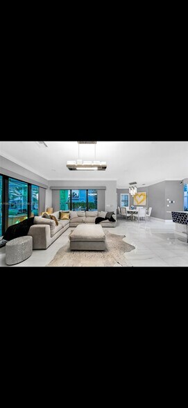 Building Photo - 16849 Pierre Cir