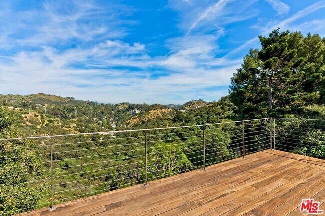 Building Photo - 2670 Carmar Dr