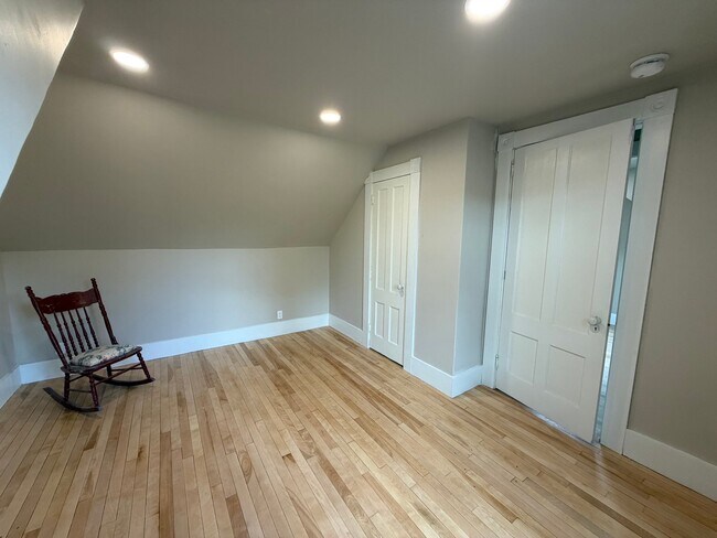 Building Photo - 53 Pleasant St