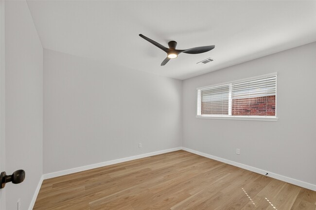 Building Photo - 11742 N Little John Cir