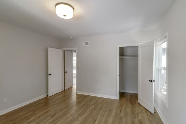 Building Photo - Los Altos 4-Bedroom with Fireplace, EV Hoo...
