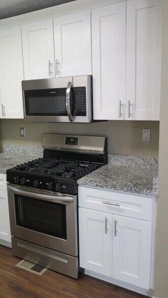 Building Photo - 944 Aspen Dr