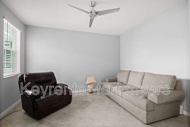Building Photo - 12000 Santaluz Dr