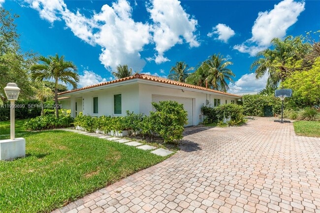 Building Photo - 14610 Tarpon Dr