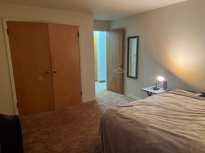 Bedroom 1: Big enough for a king - 350 Mound Ave