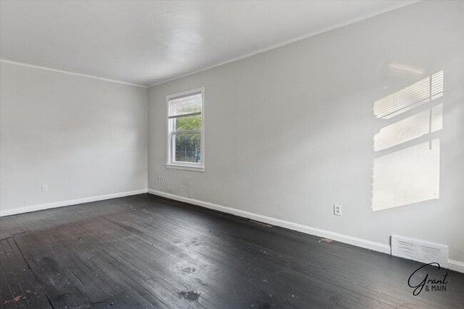 Building Photo - 3 bedroom bungalow - $1,200
