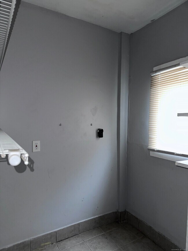 Building Photo - 442 Carroll Ave