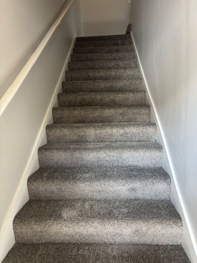 Building Photo - BEAUTIFUL 2 BEDROOM 2 BATH CONDO!