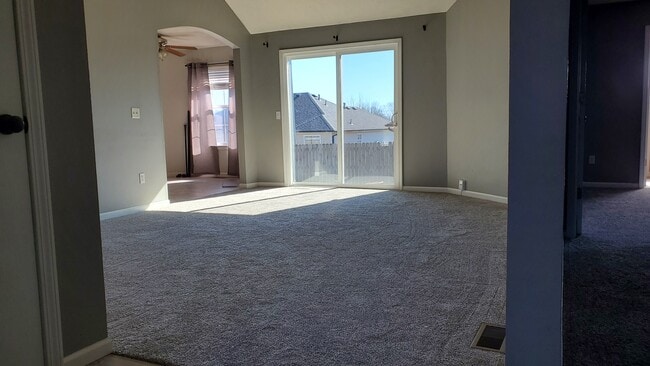 Building Photo - 438 White Ash Rd