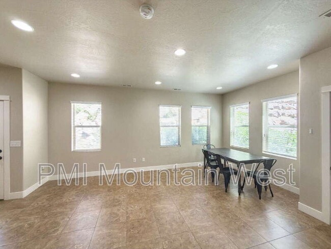 Building Photo - 2119 Orchard Pines Loop E