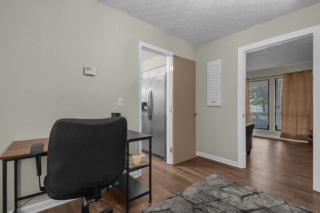Building Photo - 6590 Bennell Dr