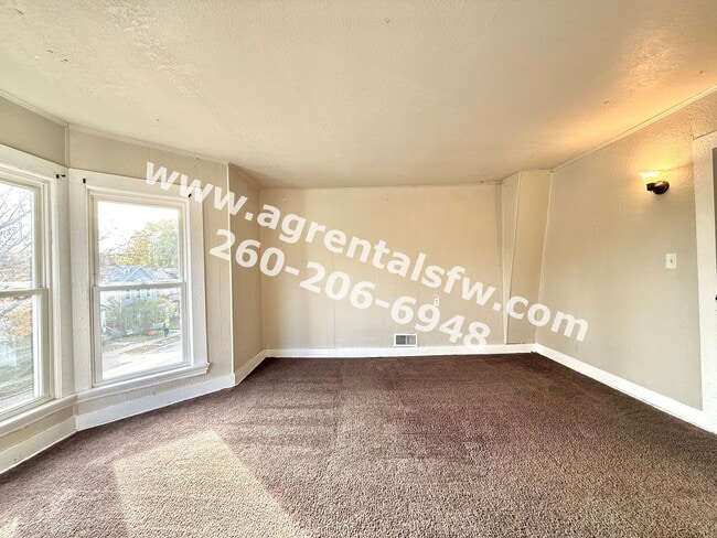 Building Photo - 3 Bedroom House