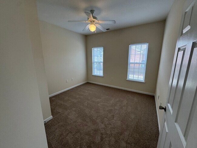 Building Photo - Beautiful 3 Bedroom in Cary Available NOW!