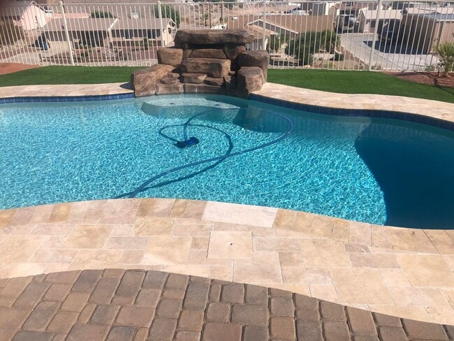 Building Photo - Long Term Pool Home Rental!! 3 Bedrooms 4 ...